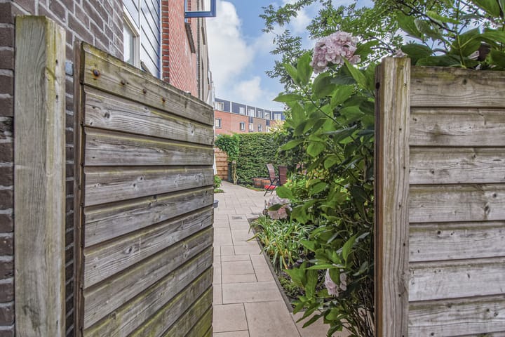 Foto 43 van Charlotte de Bourbonstraat 15