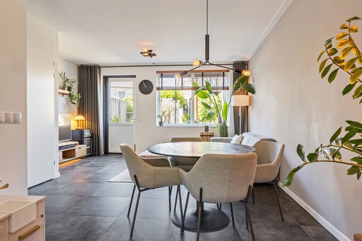 Foto 11 van Beugelflesstraat 7