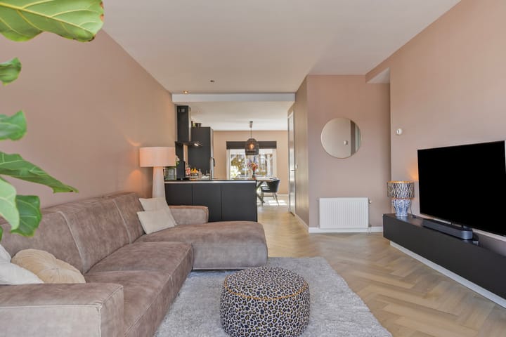 Foto 2 van Van Riebeekstraat 84