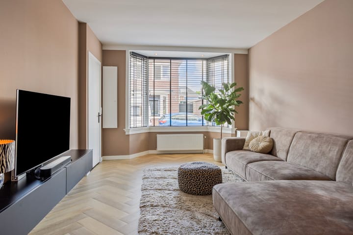 Foto 4 van Van Riebeekstraat 84