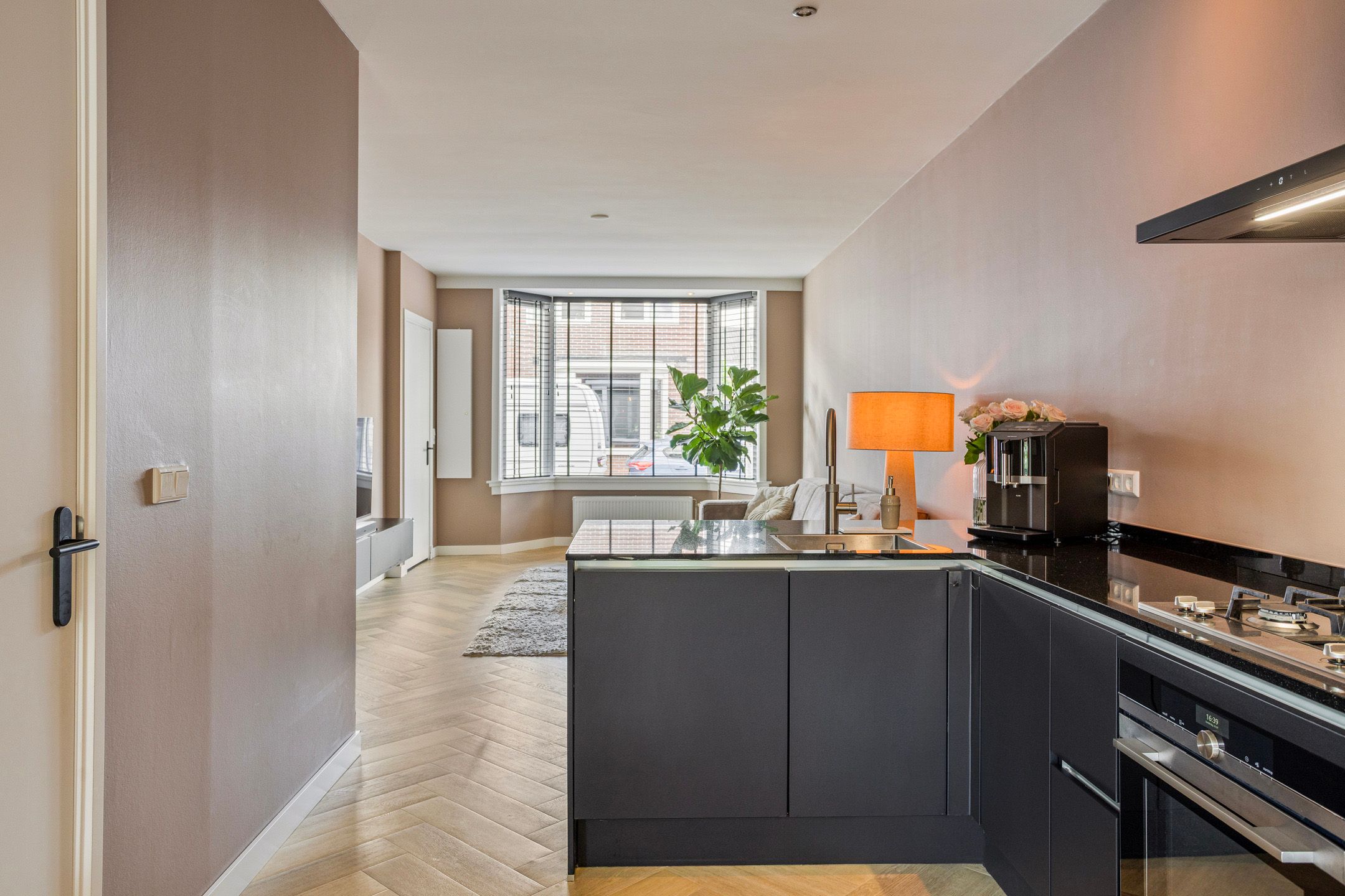 Foto 9 van Van Riebeekstraat 84