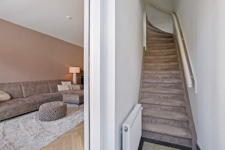 Foto 15 van Van Riebeekstraat 84