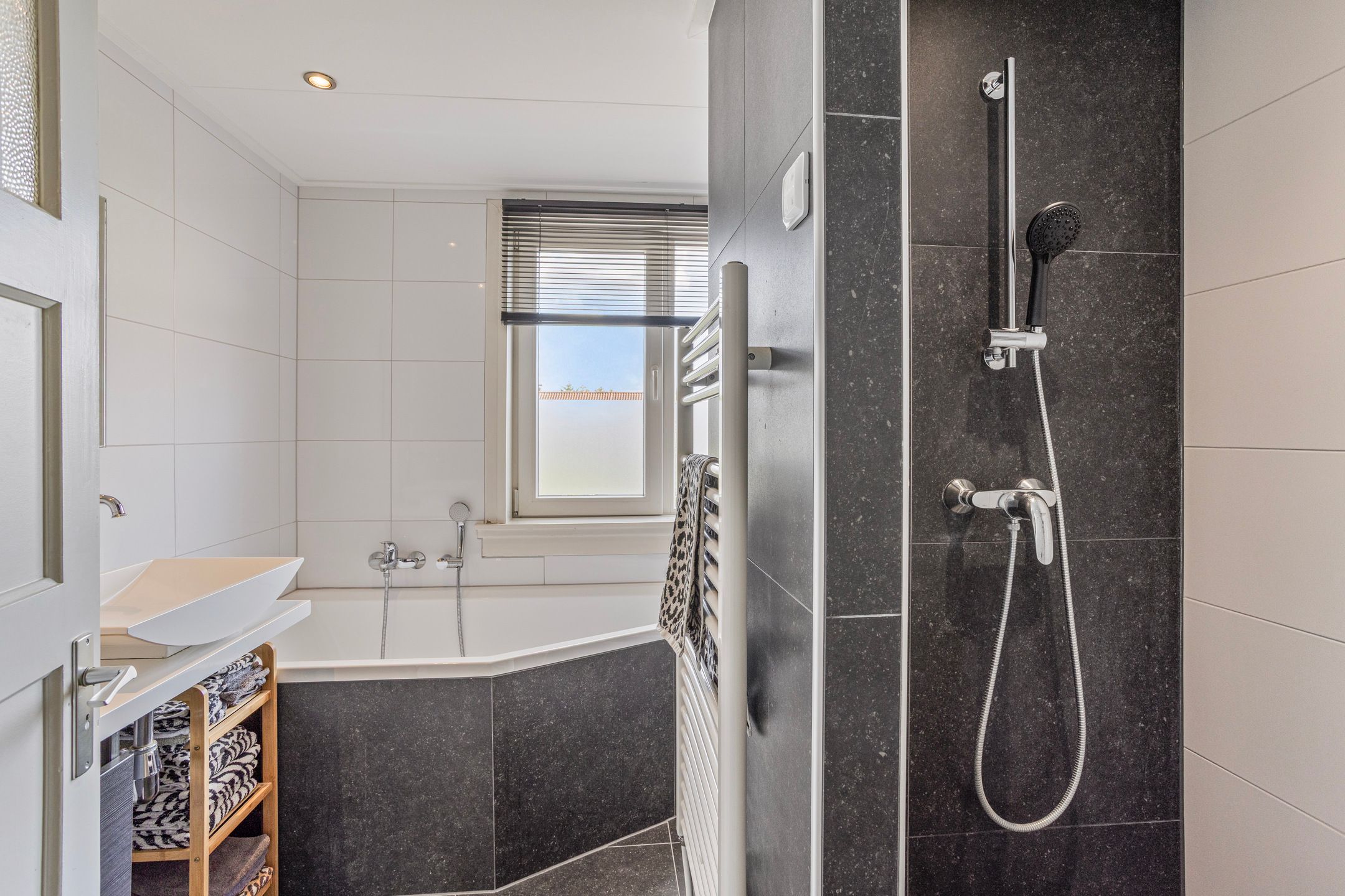 Foto 21 van Van Riebeekstraat 84