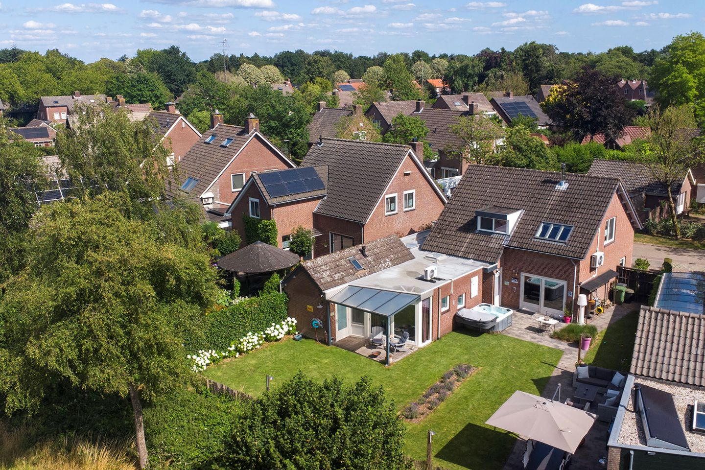 Photo 1 of Donkbeemd 33