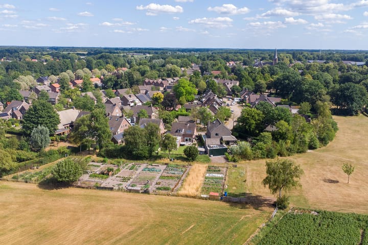 Photo 2 of Donkbeemd 33