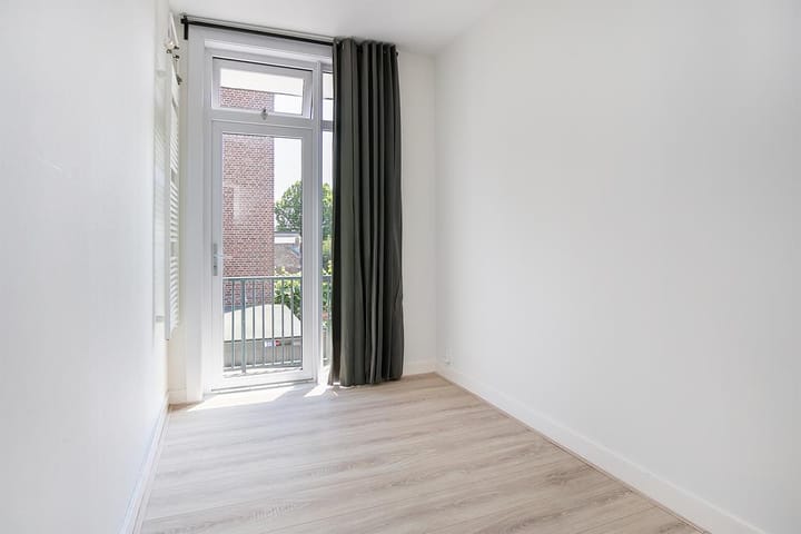 Foto 13 van Caan van Necklaan 162