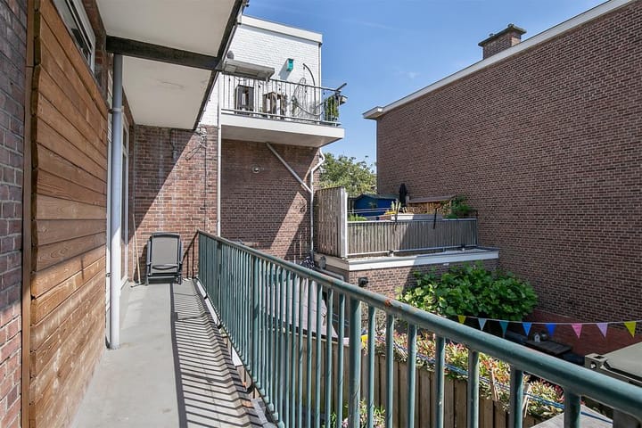 Foto 18 van Caan van Necklaan 162