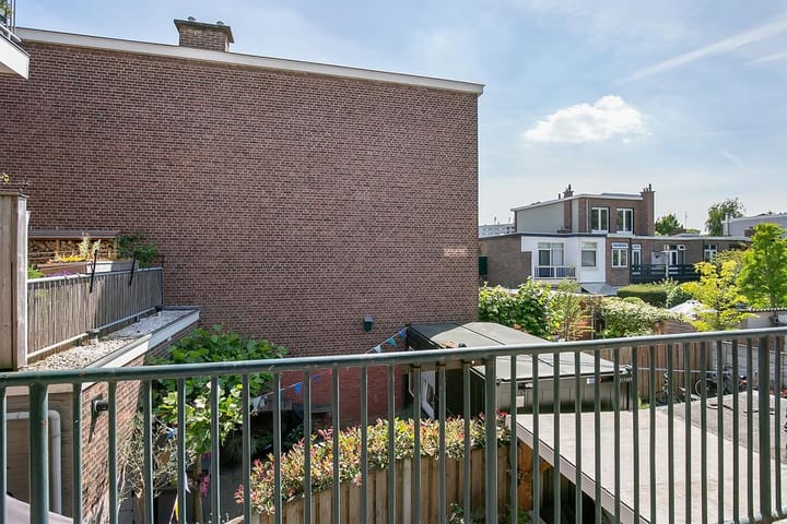 Foto 20 van Caan van Necklaan 162