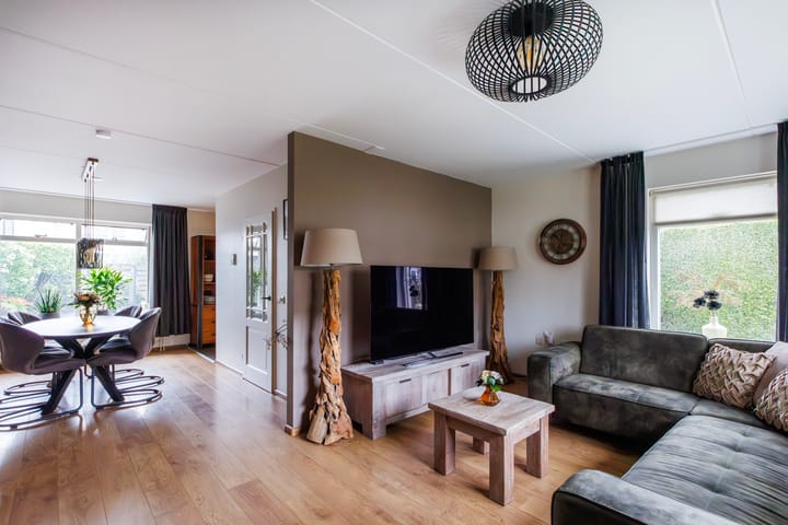 Foto 3 van Hoge Es 12