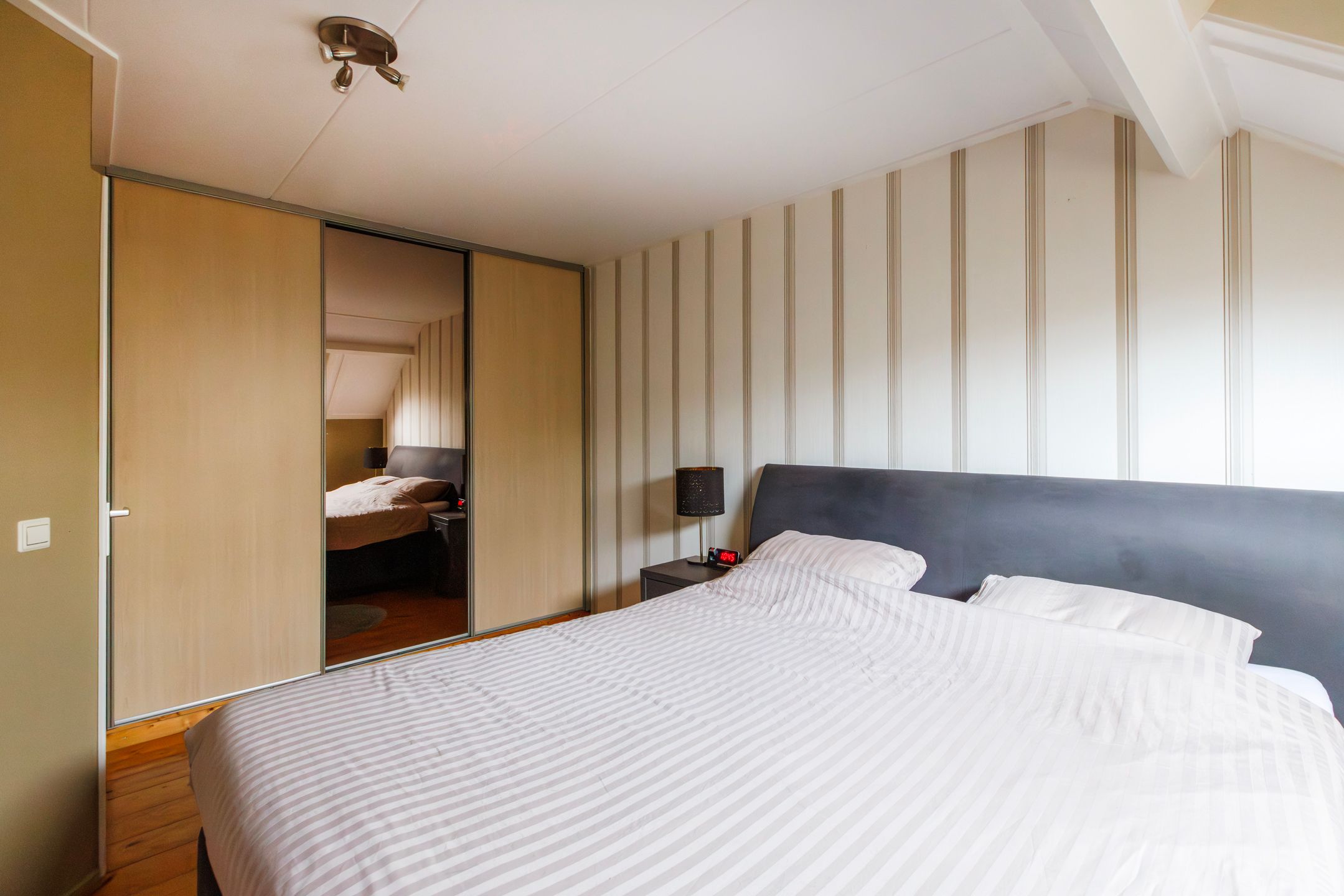 Foto 30 van Hoge Es 12