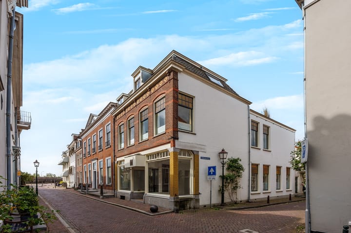 Oeverstraat 30