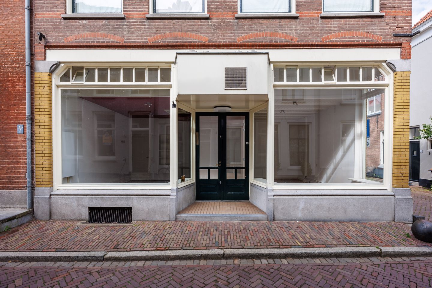 View photo 2 of Oeverstraat 30