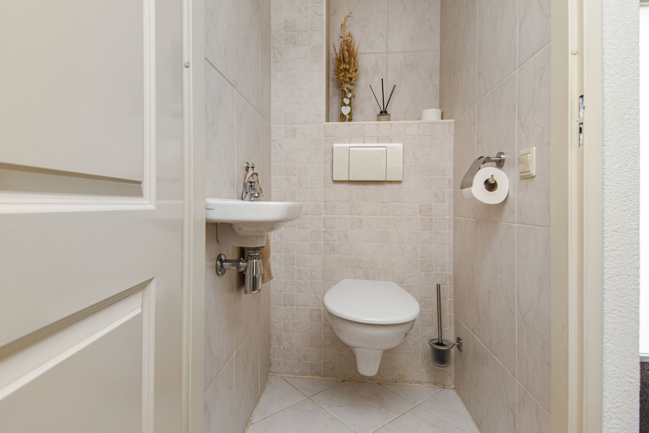 Photo 9 of Aalbersestraat 7