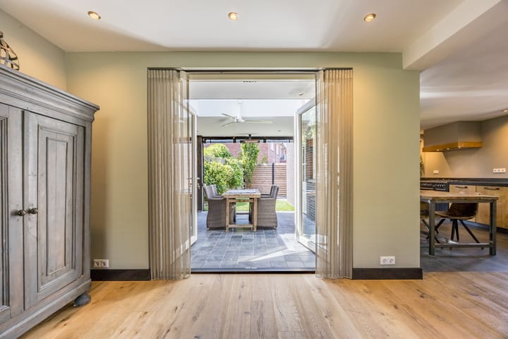 Photo 15 of Van Berghenstraat 31