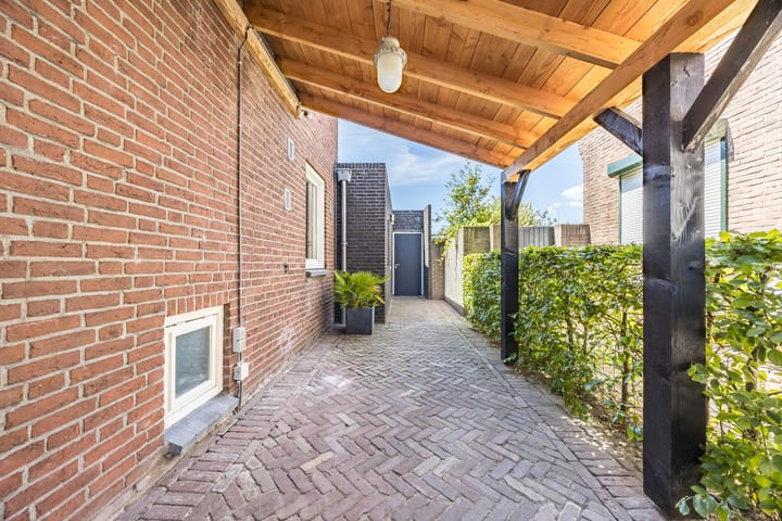 Photo 39 of Van Berghenstraat 31