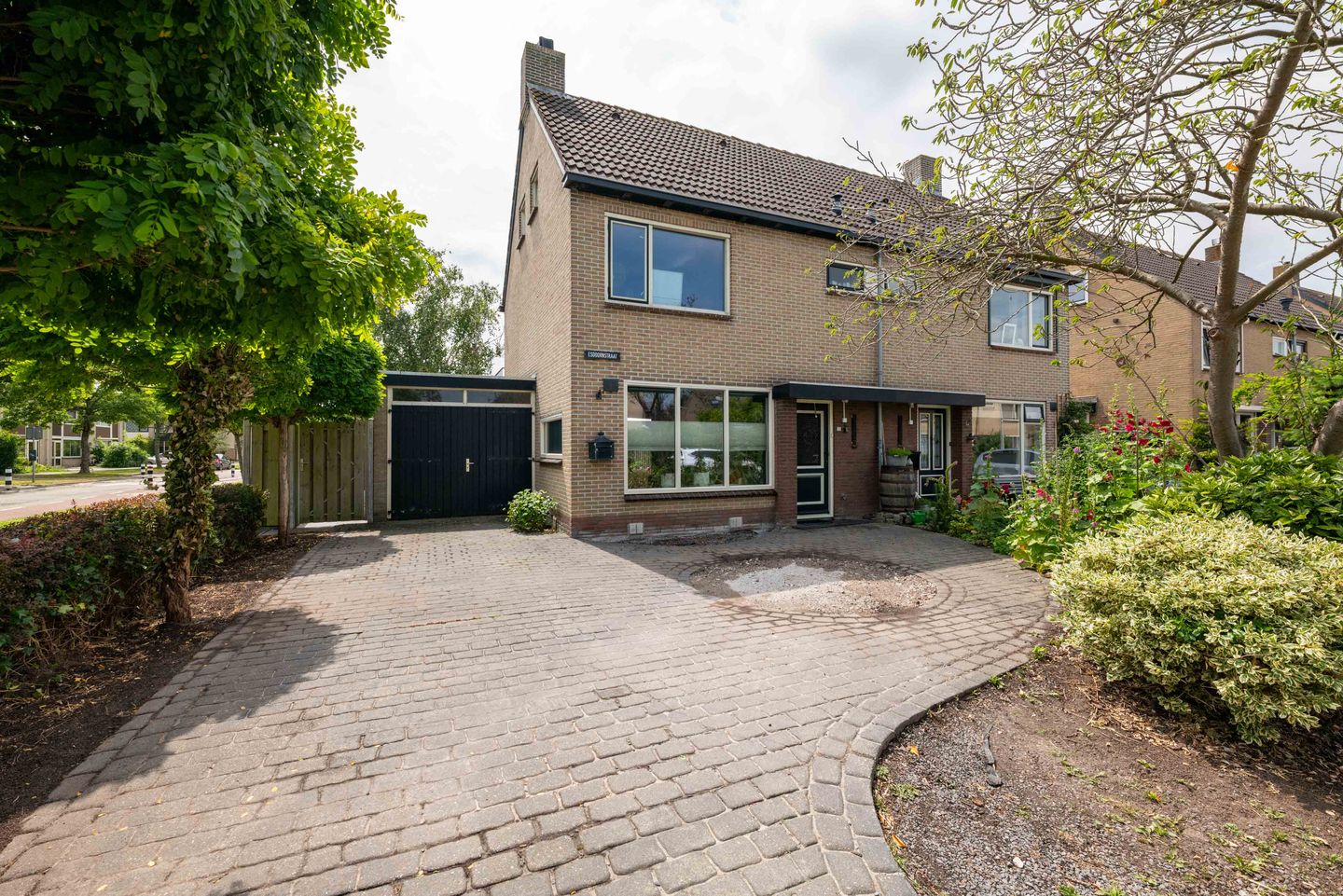 Foto 1 van Esdoornstraat 27