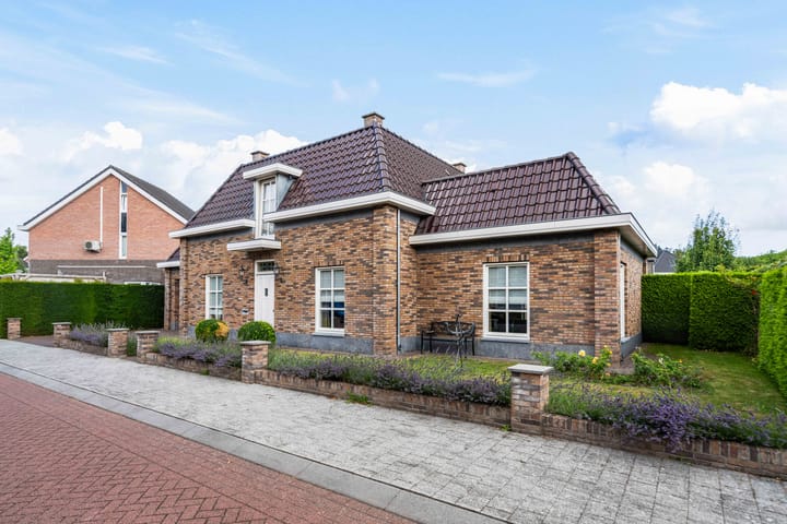 Photo 3 of Leukerschansstraat 14