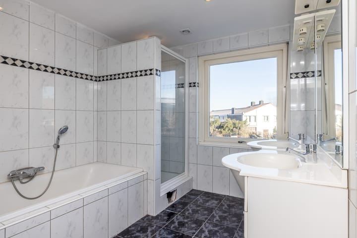 Photo 24 of Voskuilenweg 28