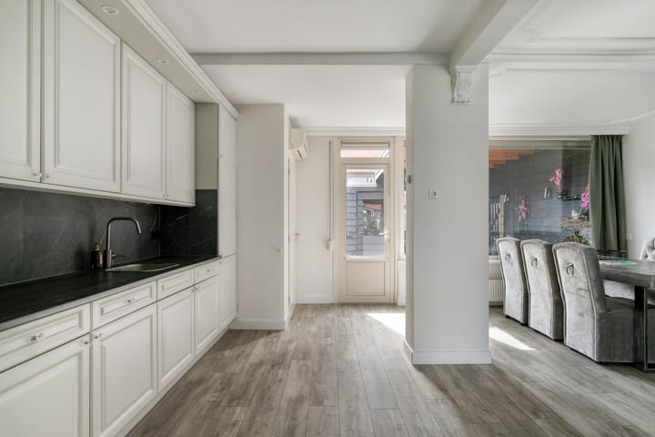 Photo 12 of Hertog Jan I-straat 1