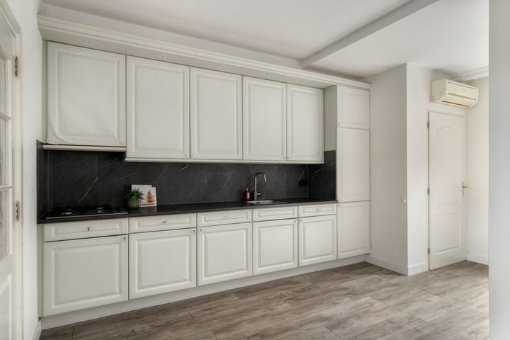 Photo 11 of Hertog Jan I-straat 1