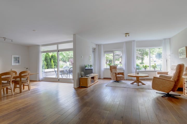 Foto 12 van Burgemeester Des Tombeplein 3