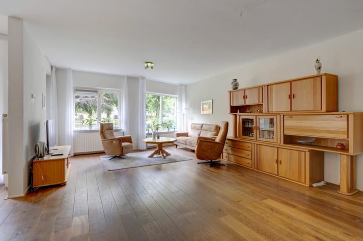 Foto 13 van Burgemeester Des Tombeplein 3