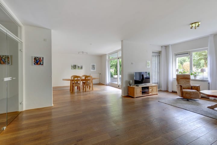 Foto 15 van Burgemeester Des Tombeplein 3