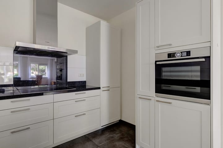 Foto 24 van Burgemeester Des Tombeplein 3