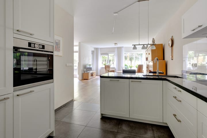 Foto 25 van Burgemeester Des Tombeplein 3