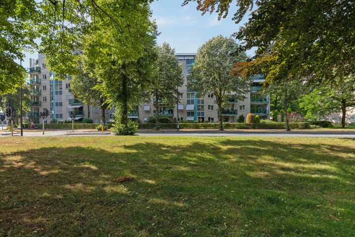 Foto 41 van Burgemeester Des Tombeplein 3