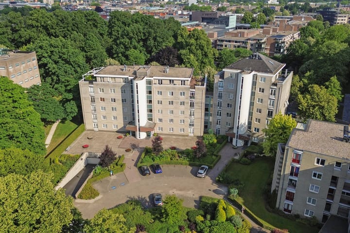 Foto 46 van Burgemeester Des Tombeplein 3