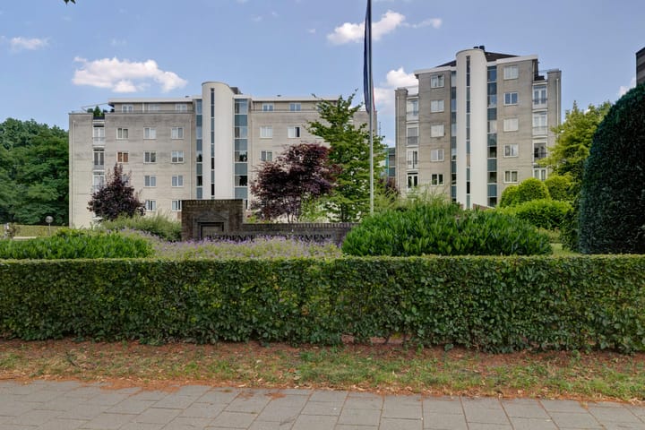 Foto 52 van Burgemeester Des Tombeplein 3