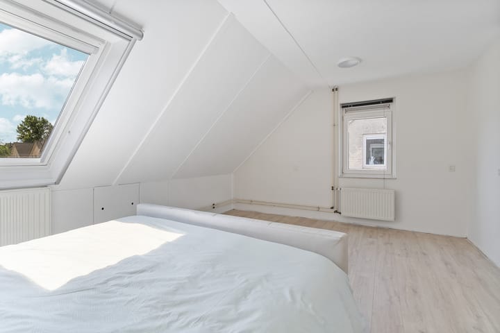 Foto 28 van Lotusbloemweg 110