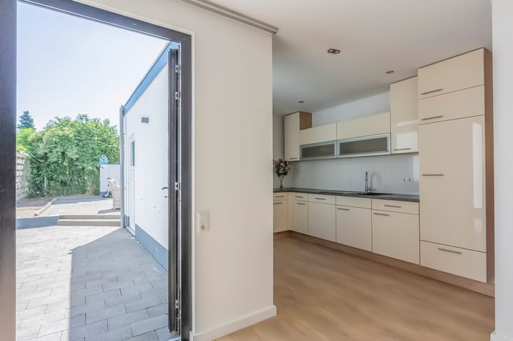 Photo 8 of Theresiastraat 25