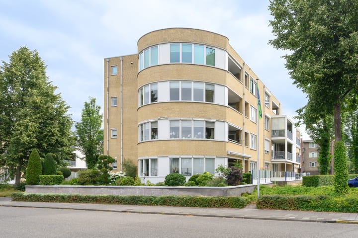 Foto 25 van Bernstein 52