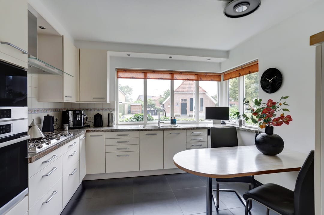 Photo 11 of Bevertstraat 11