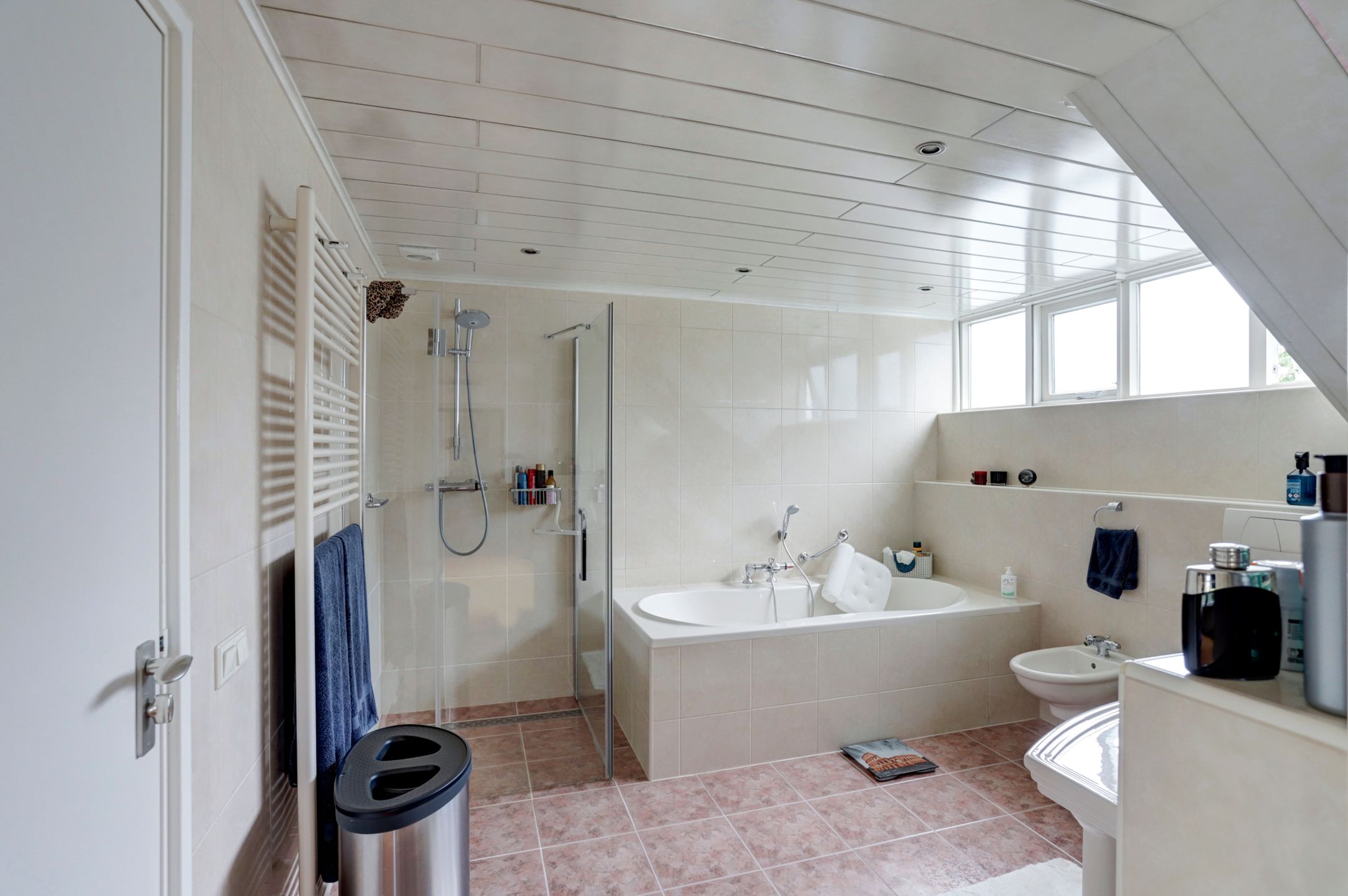 Photo 30 of Bevertstraat 11