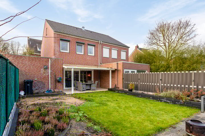 Foto 28 van Meuserstraat 132