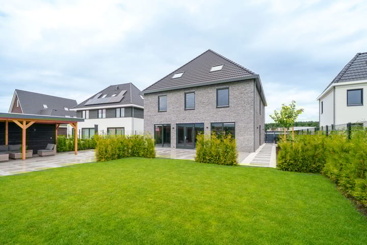 Photo 3 of Strandloperlaan 5