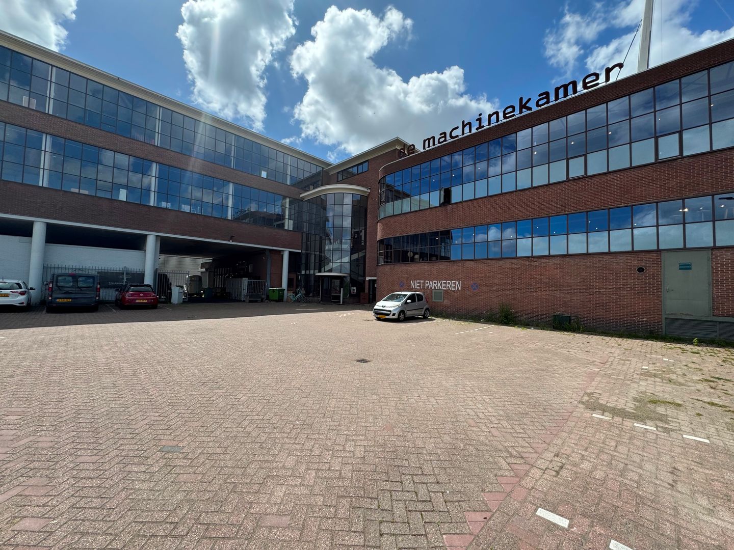 View photo 2 of Stormhoek 45