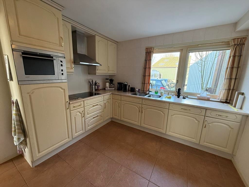 Photo 8 of Waver 3-B