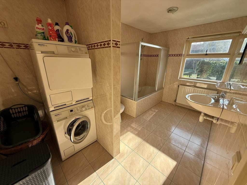 Photo 10 of Waver 3-B