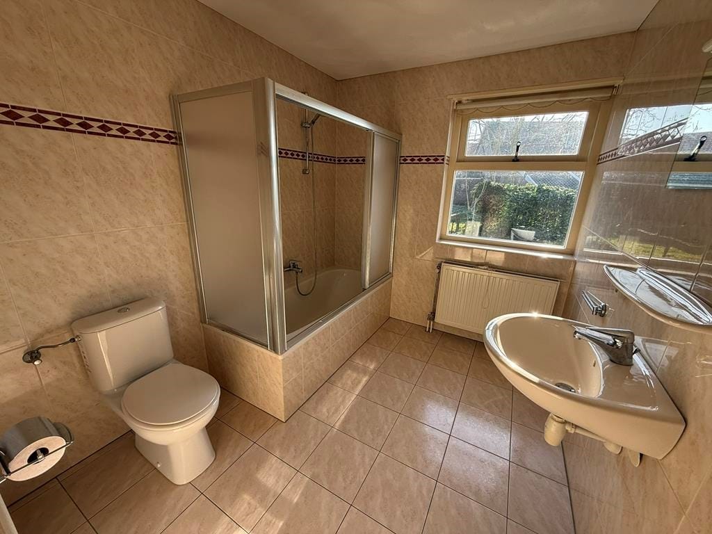 Photo 11 of Waver 3-B