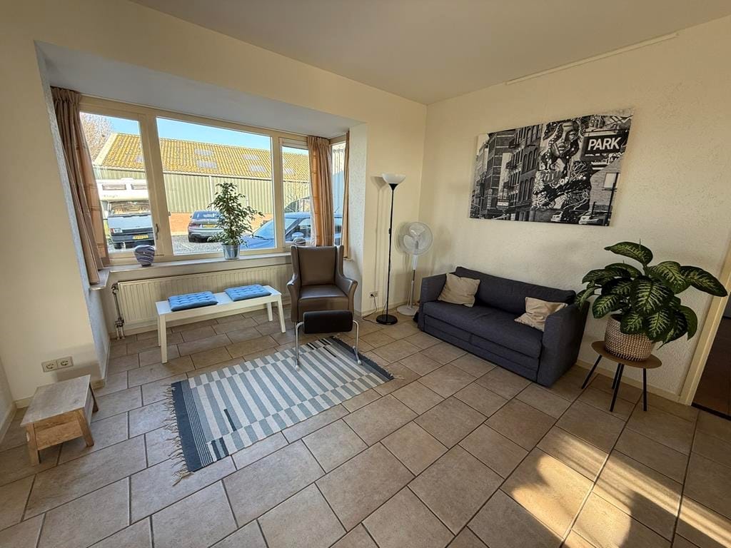 Photo 12 of Waver 3-B