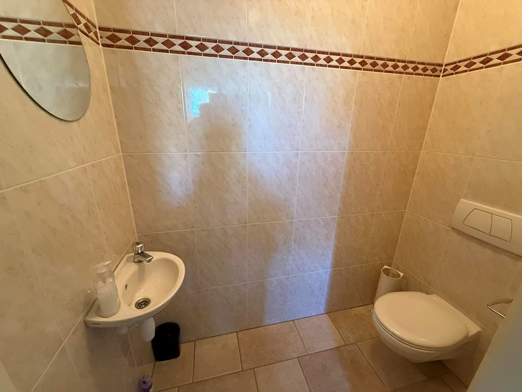 Photo 13 of Waver 3-B