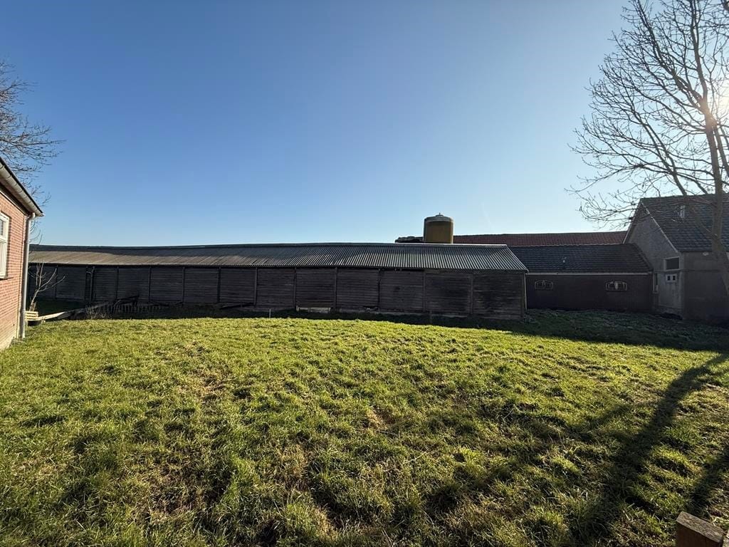 Photo 22 of Waver 3-B