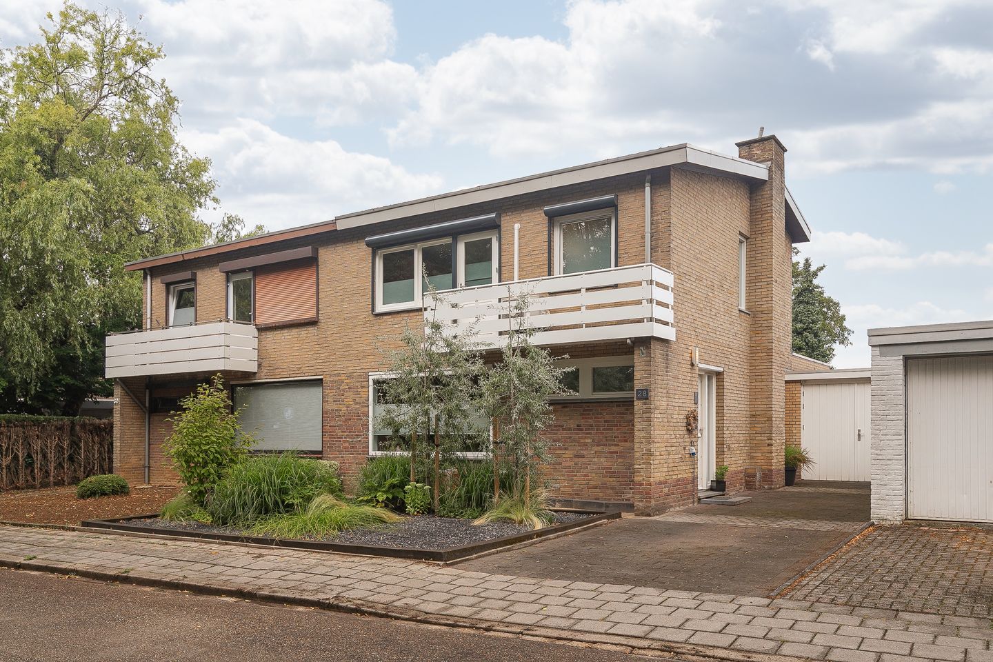 Foto 1 van Burg. Smeetsstraat 28