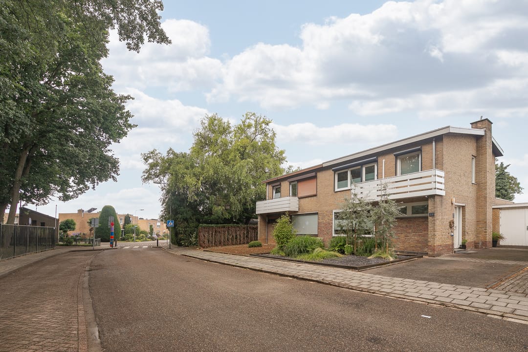 Foto 26 van Burg. Smeetsstraat 28