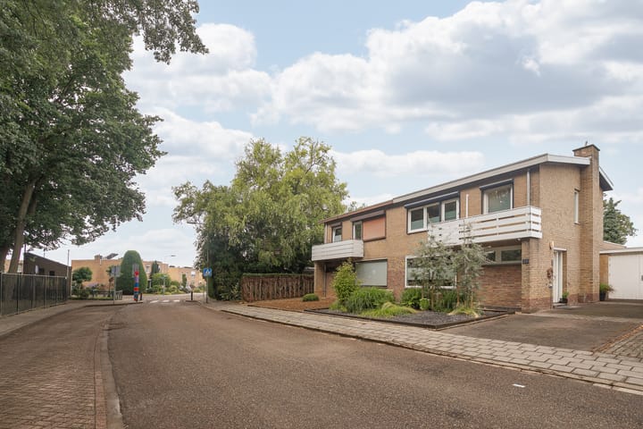 Foto 26 van Burg. Smeetsstraat 28