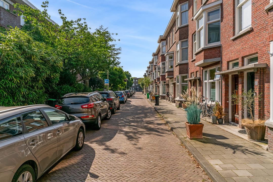 Photo 2 of De Bruynestraat 42